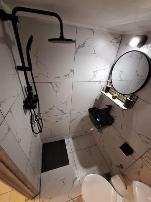 Queen Suites 60M2 سالونيك المظهر الخارجي الصورة
